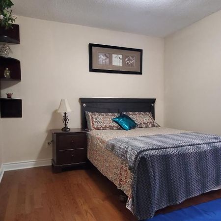 Appartement Beautiful House In Mississauga Extérieur photo
