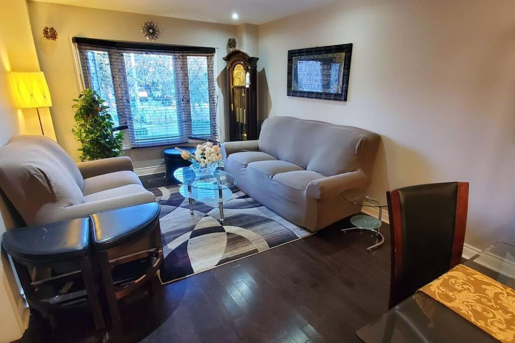 Appartement Beautiful House In Mississauga Extérieur photo