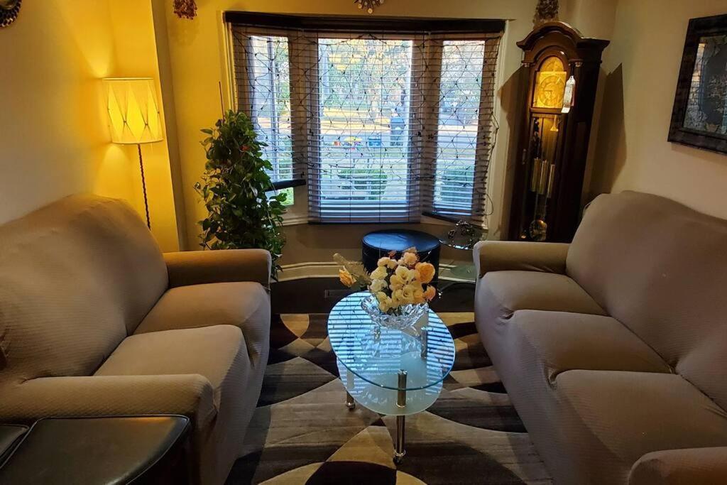 Appartement Beautiful House In Mississauga Extérieur photo
